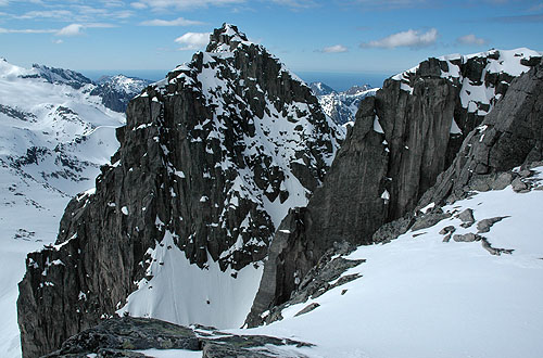 Zapffetoppen, sett fra toppen av Baugen. Hollenderan, Kvaløya