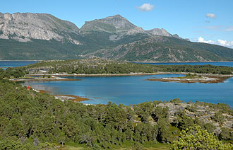 Tannøya - Navarsvågen. Oversiktsbilde østover. Foto: Bent Svinnung