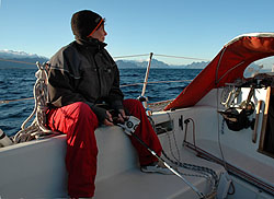 Seiling. På veg over Vestfjorden. Foto: Bent Svinnung