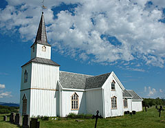 Tranøy kirke / Tranøy gård, Sør-Senja Foto: Bent Svinnung