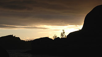 Vesthimmel - solnedgang i Straumshamn, Hamarøy Foto: Bent Svinnung